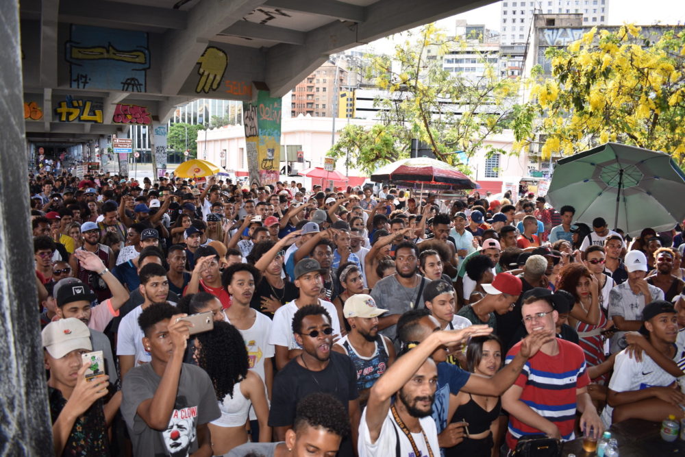 The Crowd at Duelo de MCs