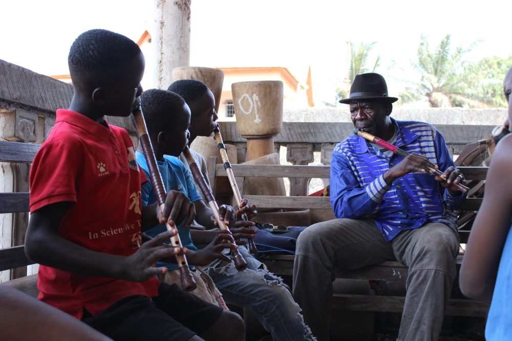 Baba Gallé Barry teaching. Photo by Sylvain Leroux