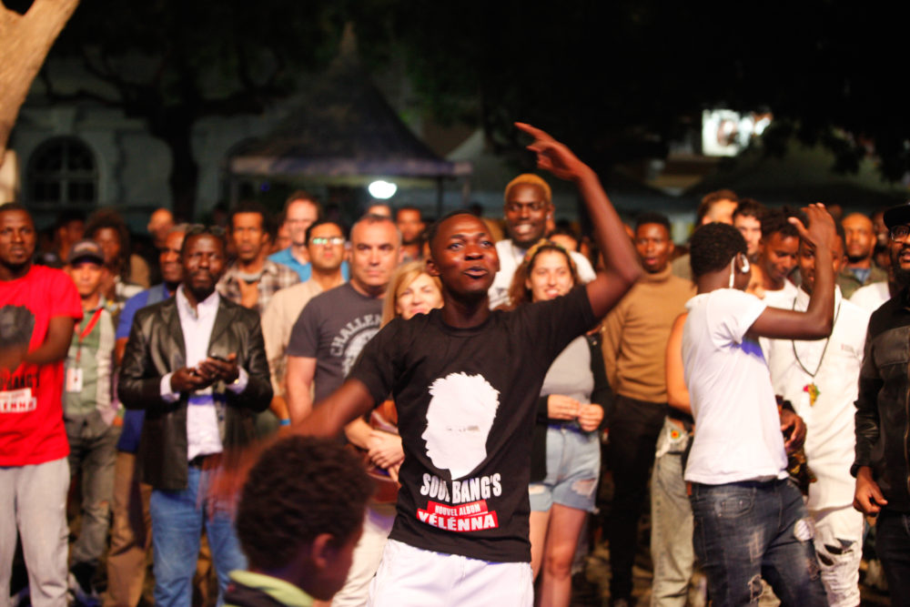 Fans of the Guinean pop singer Soul Bang's dance in Praia