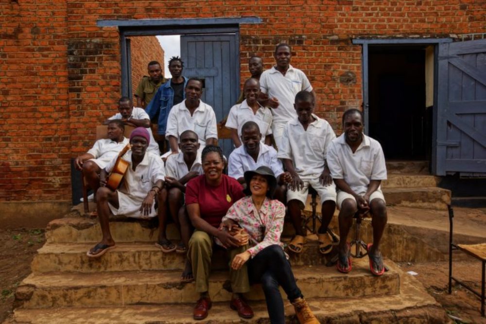 Marilena Delli with prisoners in Zomba, Malawi.