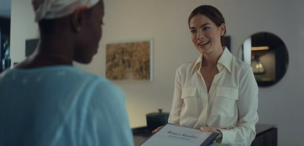 Michelle Monaghan as Amy, giving binder to Aisha