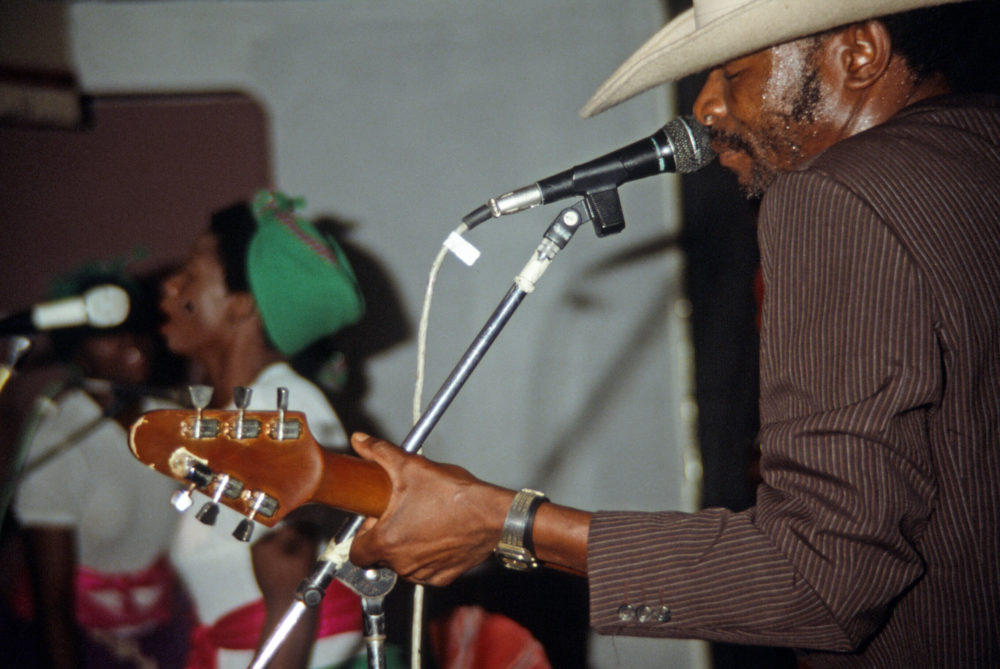 Obed Ngobeni and the Kurhula Sisters (Eyre, 1987)