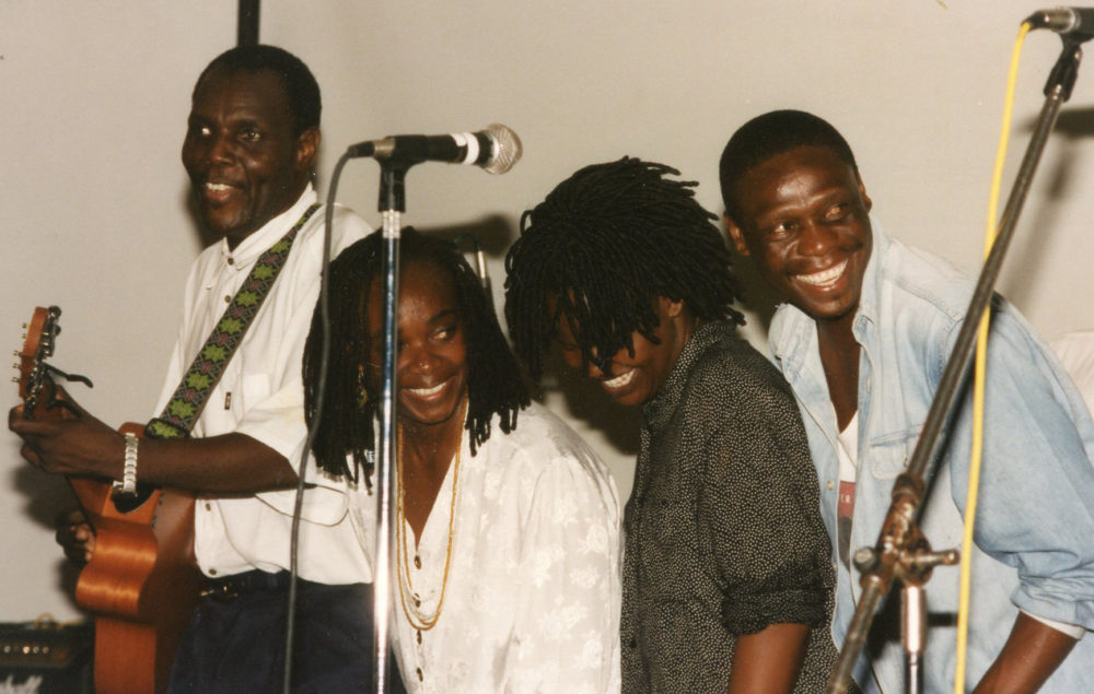 Tuku in Harare (Eyre, 2001)