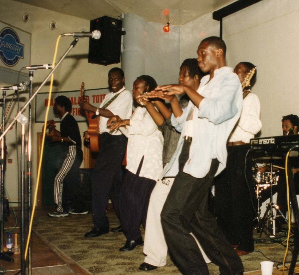 Tuku in Harare (Eyre, 2001)