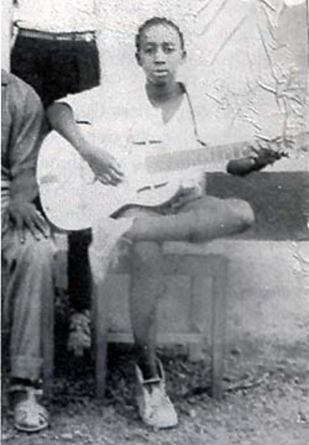 Sekou Bembeya Diabate with first guitar. 1956