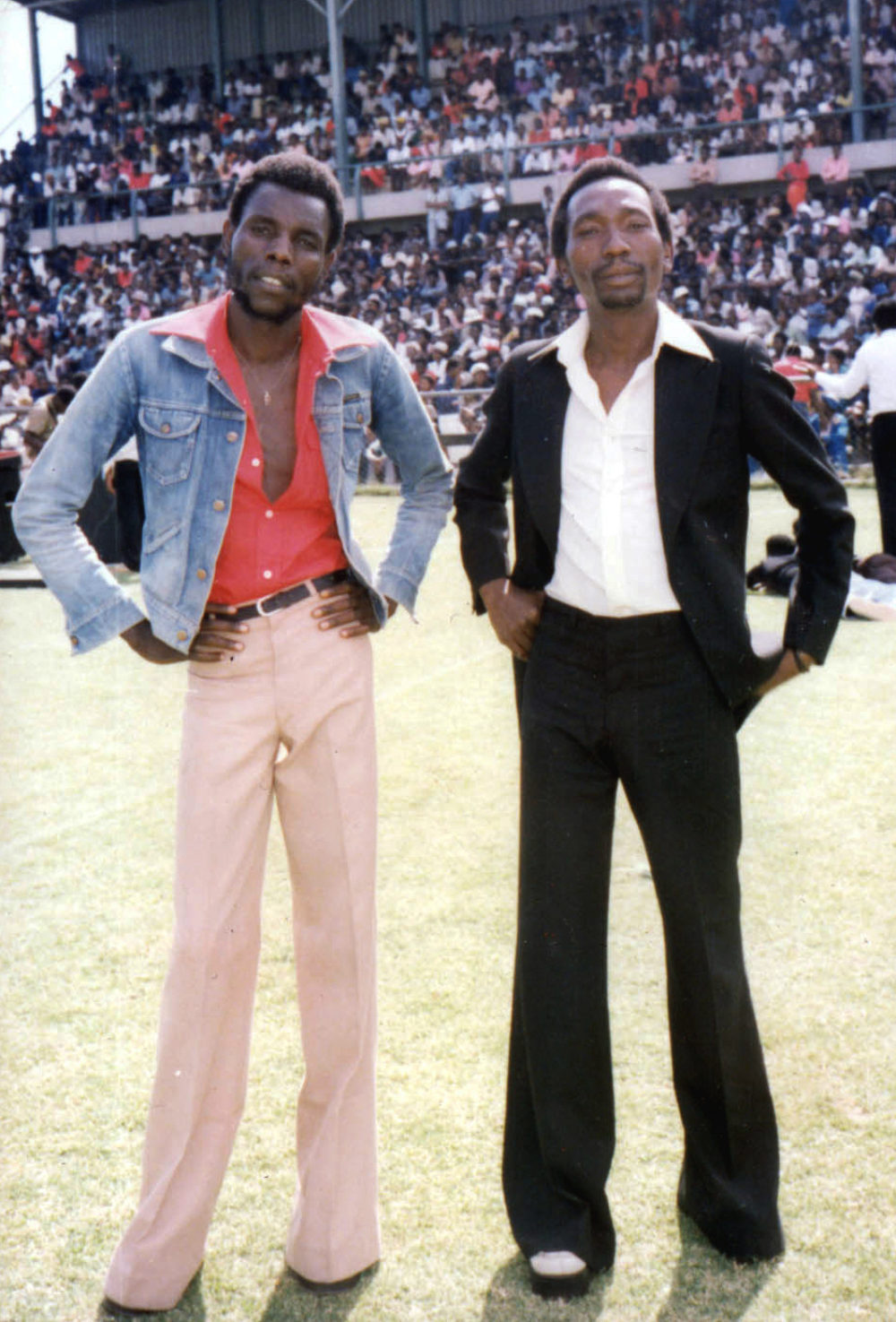 Oliver and Thomas Mapfumo with the Wagon Wheels (1976)