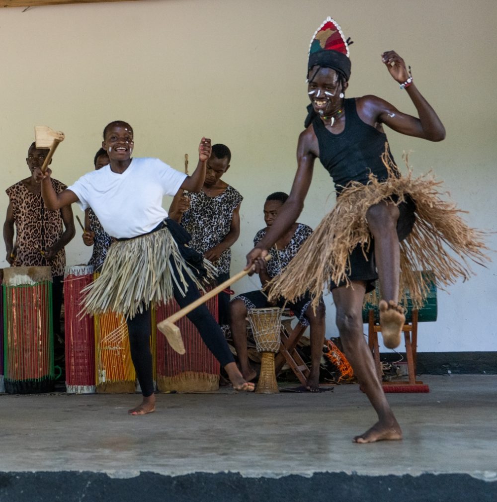 TaSUBa dancers