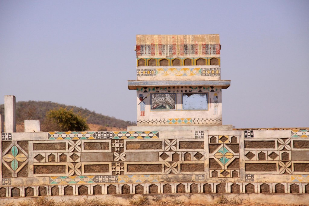 Mahafaly_tomb_painted_carved_south_Madagascar