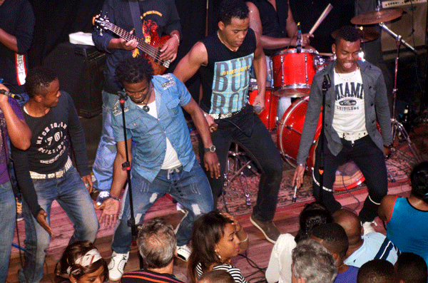 Tisliva and band on stage at Jao's Pub (Eyre 2014)