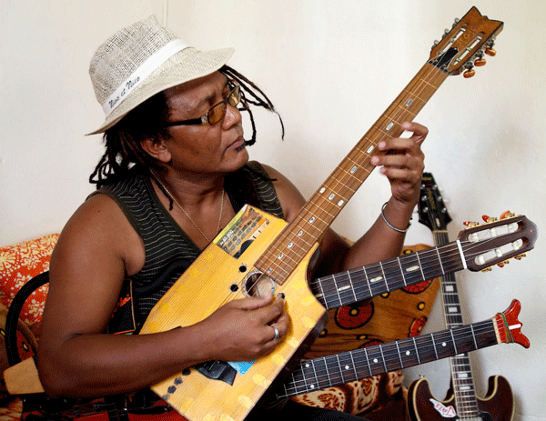 Hajazz on kabosy guitar (Eyre 2014)