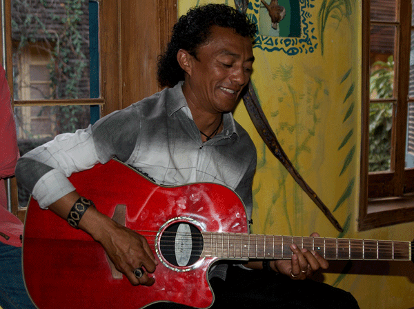 Johnny Bass at the Sakamanga Hotel (Eyre 2014)