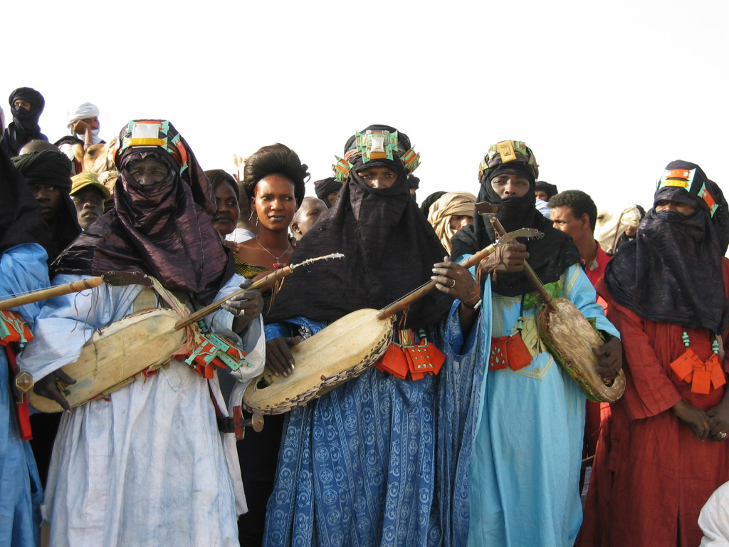 Tuareg griots playing tehardent lutes (Eyre 2003)