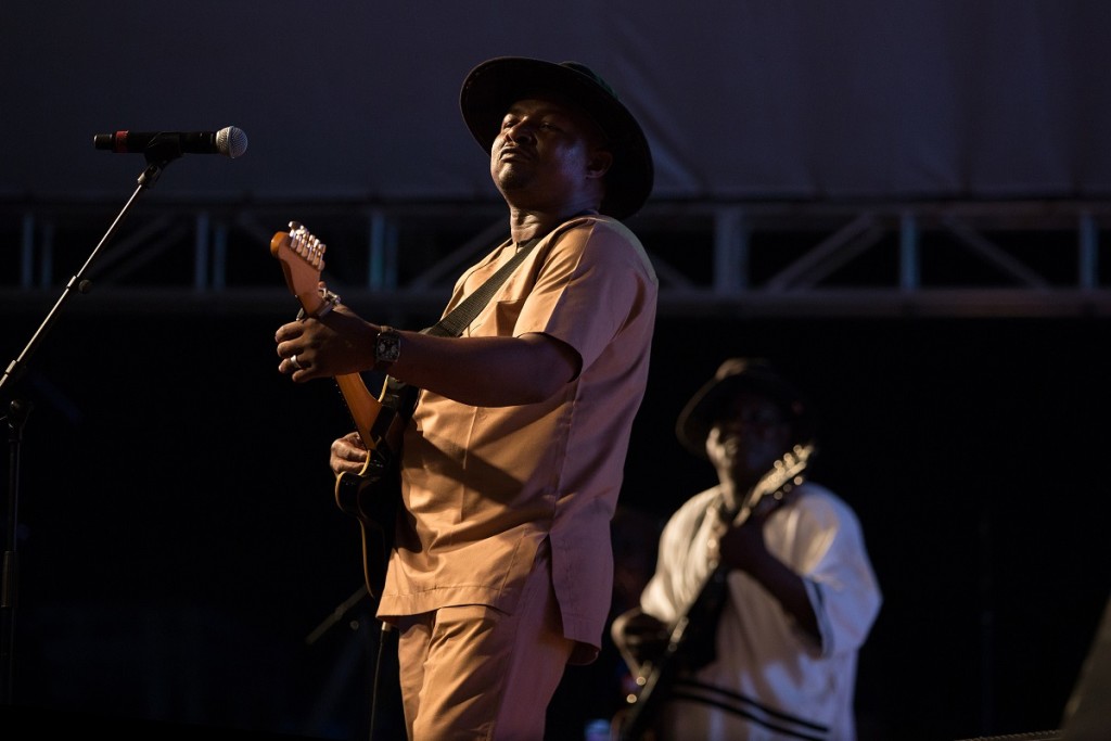 Samba Touré, former Ali Farka Toure guitarist led a tribute to his mentor. photo William farrington