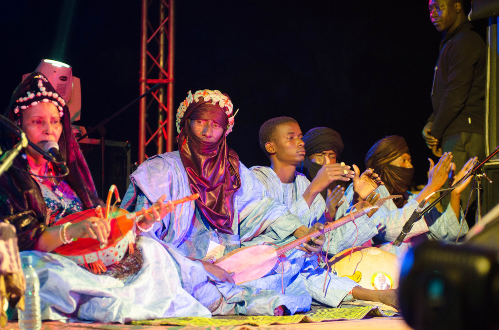 Tuareg group performing in Bamako (Eyre 2016)