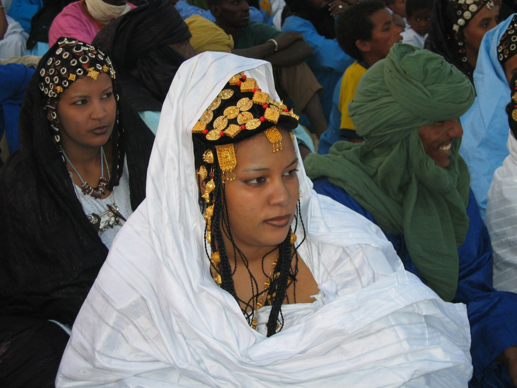 Tuareg woman at the Festival in the Desert (Eyre 2003)