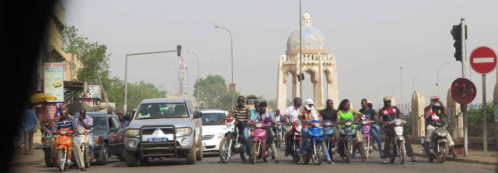 Bamako street (Eyre 2016)