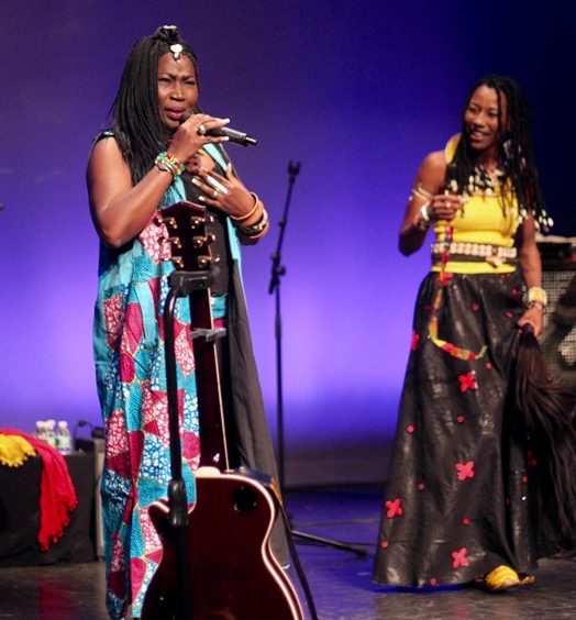 Awa Sangho joined Fatoumata Diawara on stage.