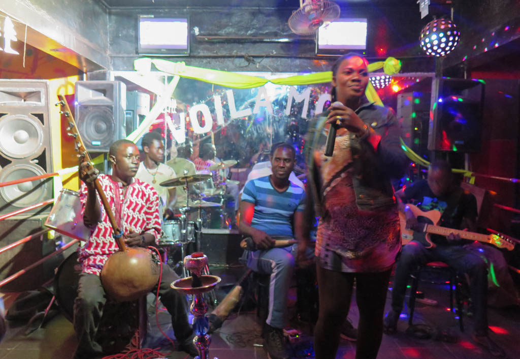 Ousmane Dagno (center) with his nightclub ensemble (Eyre 2016)