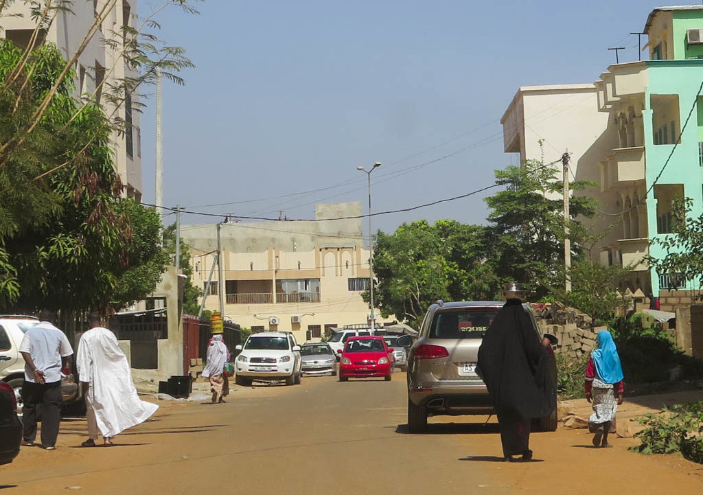 Bamako street (Eyre 2016)