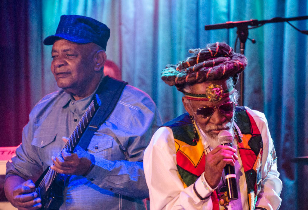 Bunny Wailer and Dwight Pinkney at B.B. King Blues Club (Eyre 2016)